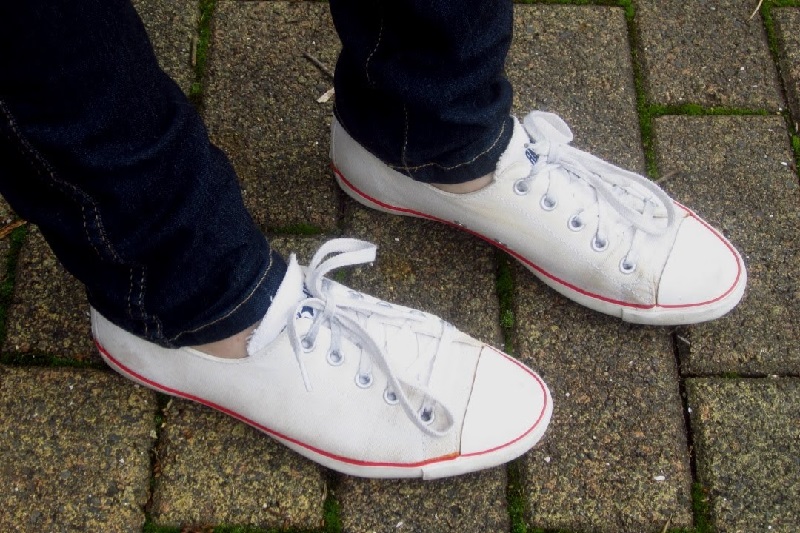 Como limpar All Star: lona, branco, preto, camurça e couro